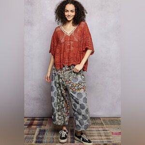 POL V-Neck Crochet Top with Scalloped Hem🆕